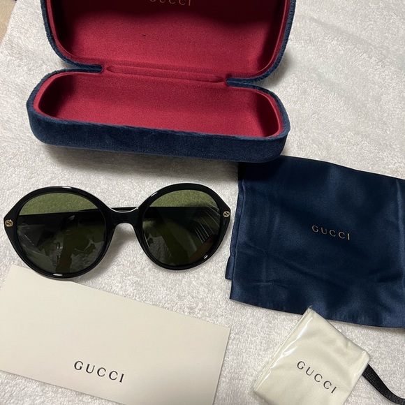 NEW GUCCI SUNGLASSES - Picture 2 of 11